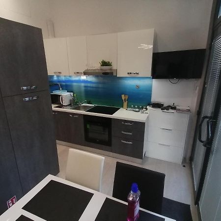 Apartment Rose By The Beach & Tennis Courts 스플리트 외부 사진