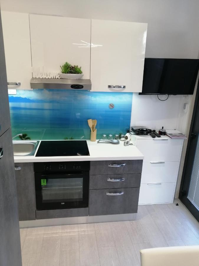 Apartment Rose By The Beach & Tennis Courts 스플리트 외부 사진