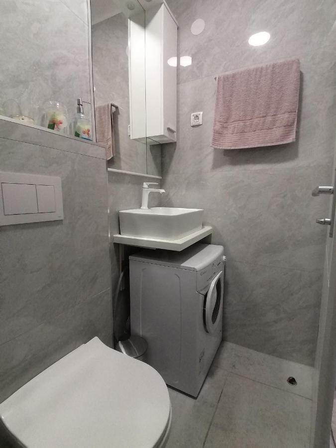 Apartment Rose By The Beach & Tennis Courts 스플리트 외부 사진